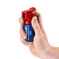 gaz-policyjny-red-50ml-strumien-w-rece.jpg