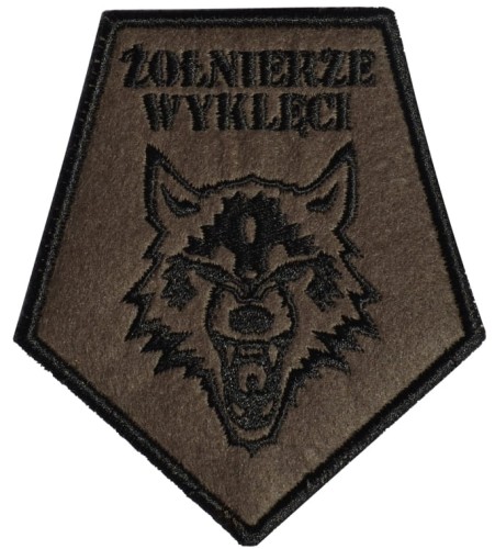 plakietka-haasta-haft-zolnierze-wykleci-wilk.jpg